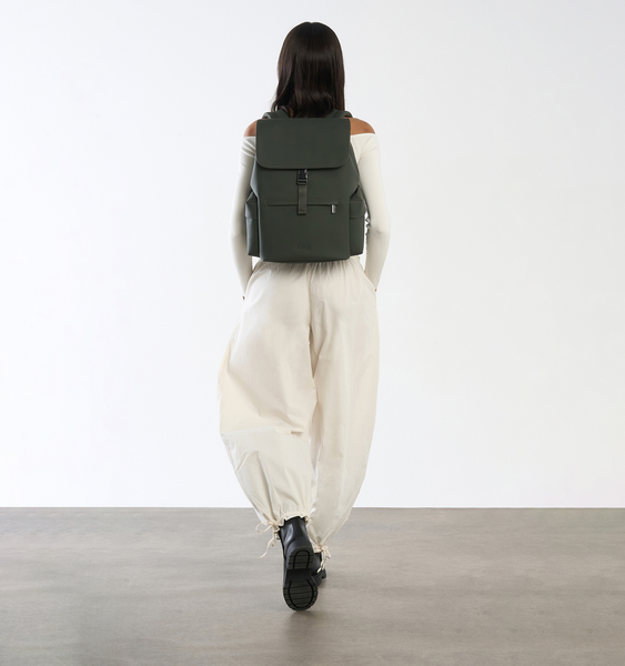 Lost In Berlin Rucksack Cargo M 15.6"